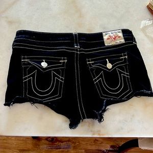 Joey low rise black jean true religion short